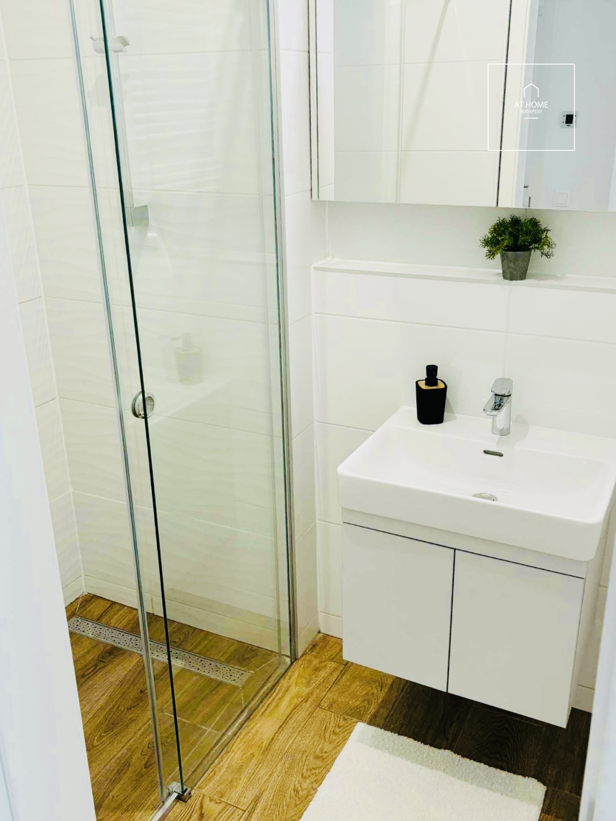 Newly built, sunlit apartment with three bedrooms and a terrace in Marina Part