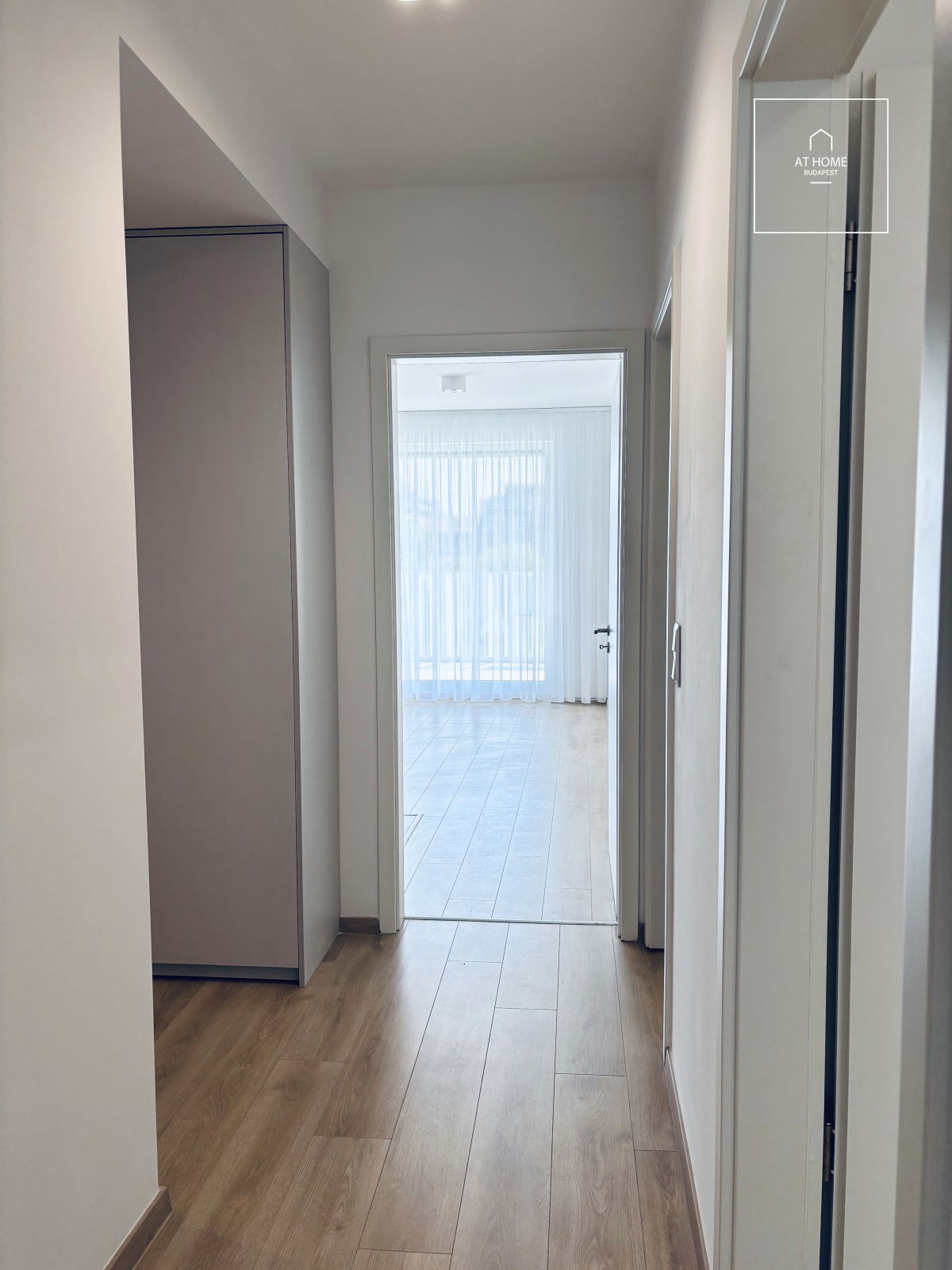 Newly built, sunlit apartment with three bedrooms and a terrace in Marina Part