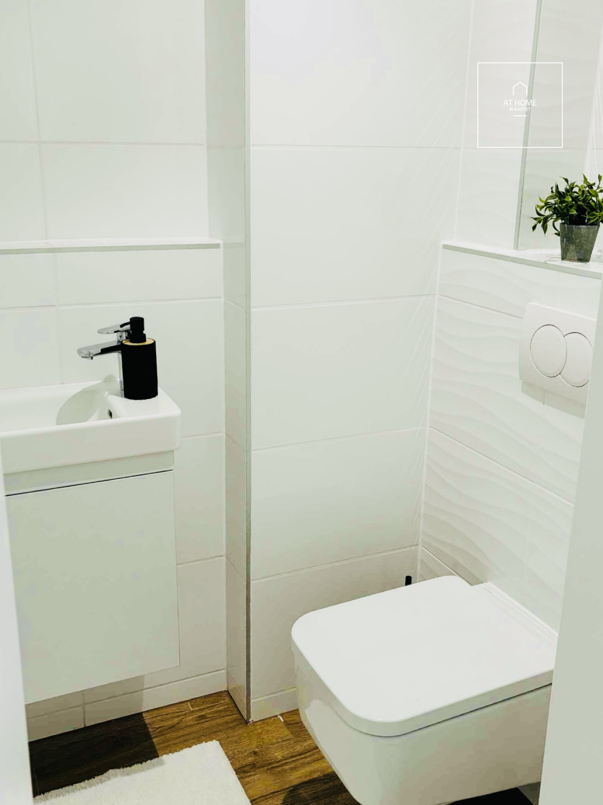 Newly built, sunlit apartment with three bedrooms and a terrace in Marina Part