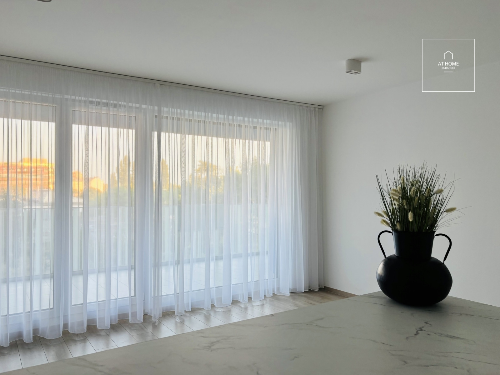 Newly built, sunlit apartment with three bedrooms and a terrace in Marina Part