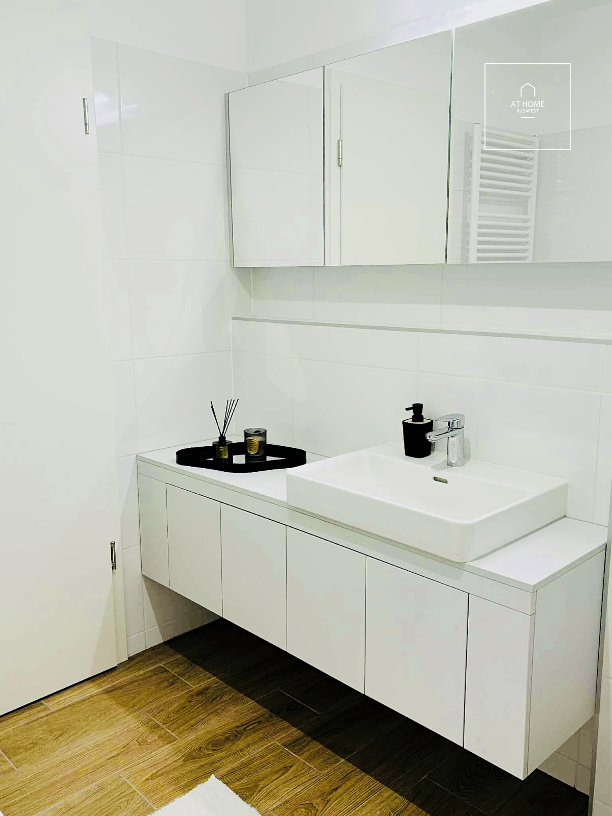 Newly built, sunlit apartment with three bedrooms and a terrace in Marina Part