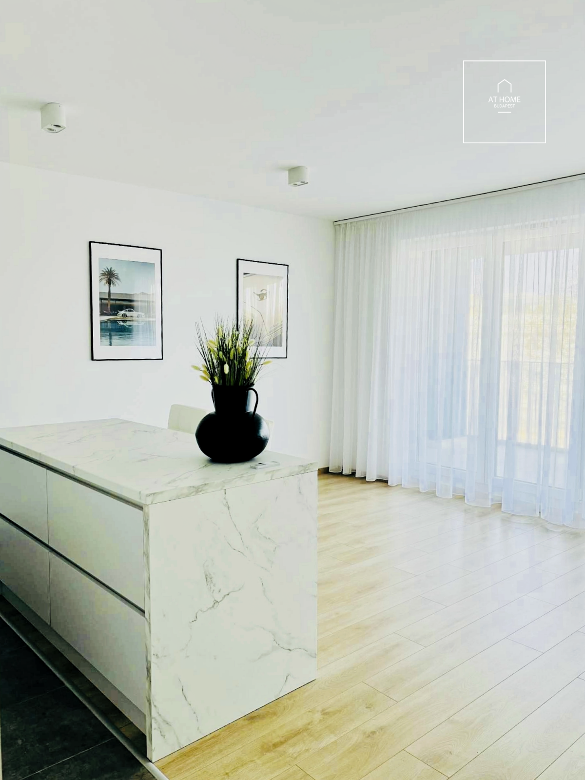 Newly built, sunlit apartment with three bedrooms and a terrace in Marina Part