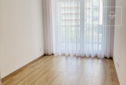 Newly built, sunlit apartment with three bedrooms and a terrace in Marina Part