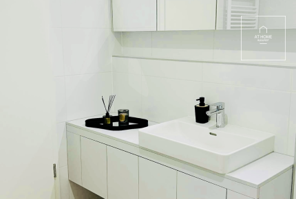 Newly built, sunlit apartment with three bedrooms and a terrace in Marina Part