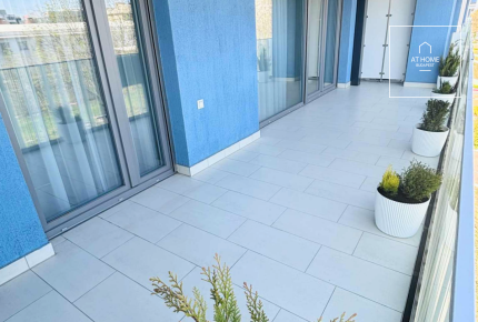 Newly built, sunlit apartment with three bedrooms and a terrace in Marina Part