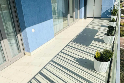 Newly built, sunlit apartment with three bedrooms and a terrace in Marina Part
