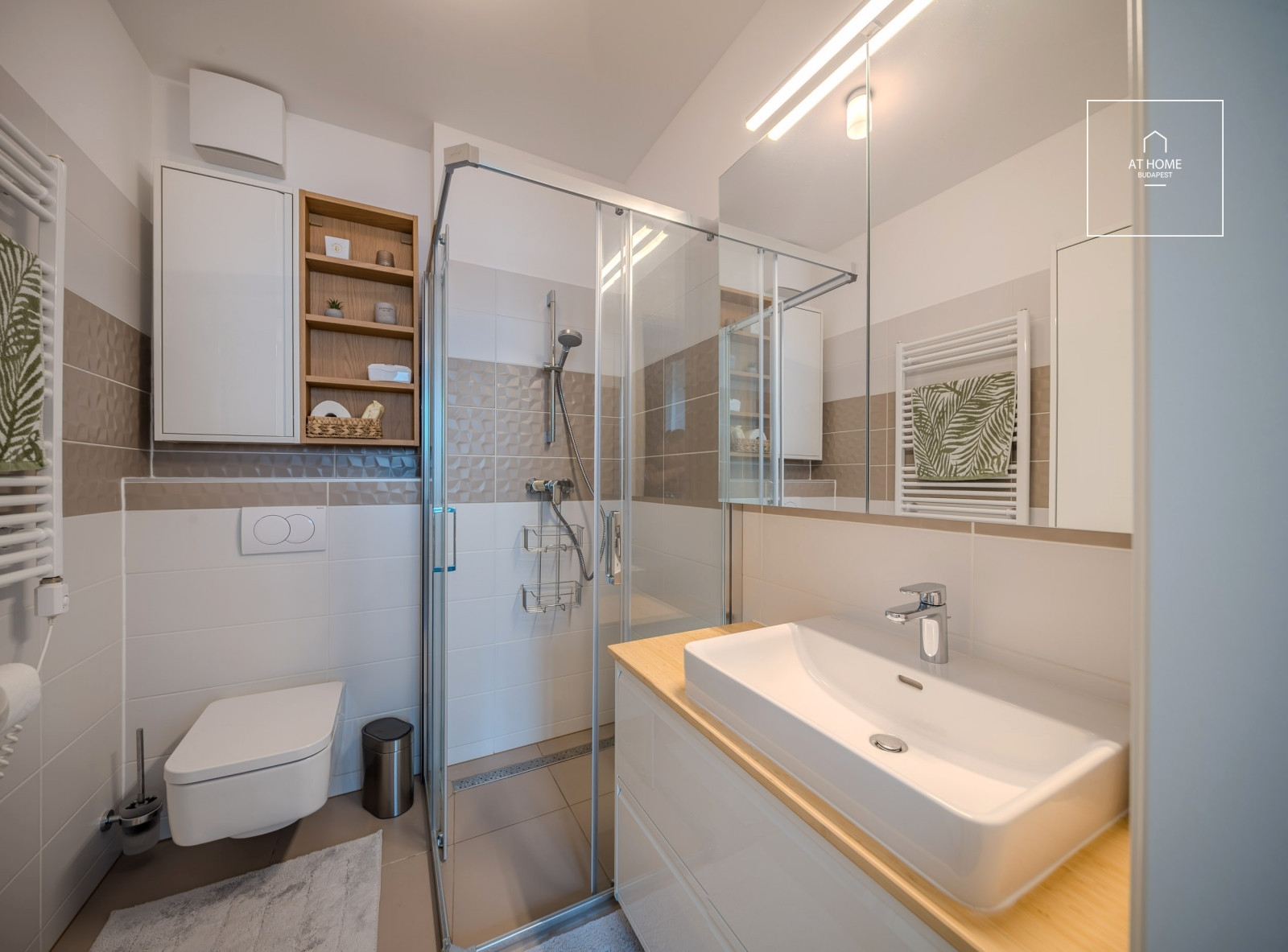 Newly built, three-bedroom, fully furnished apartment with a terrace in Marina Part