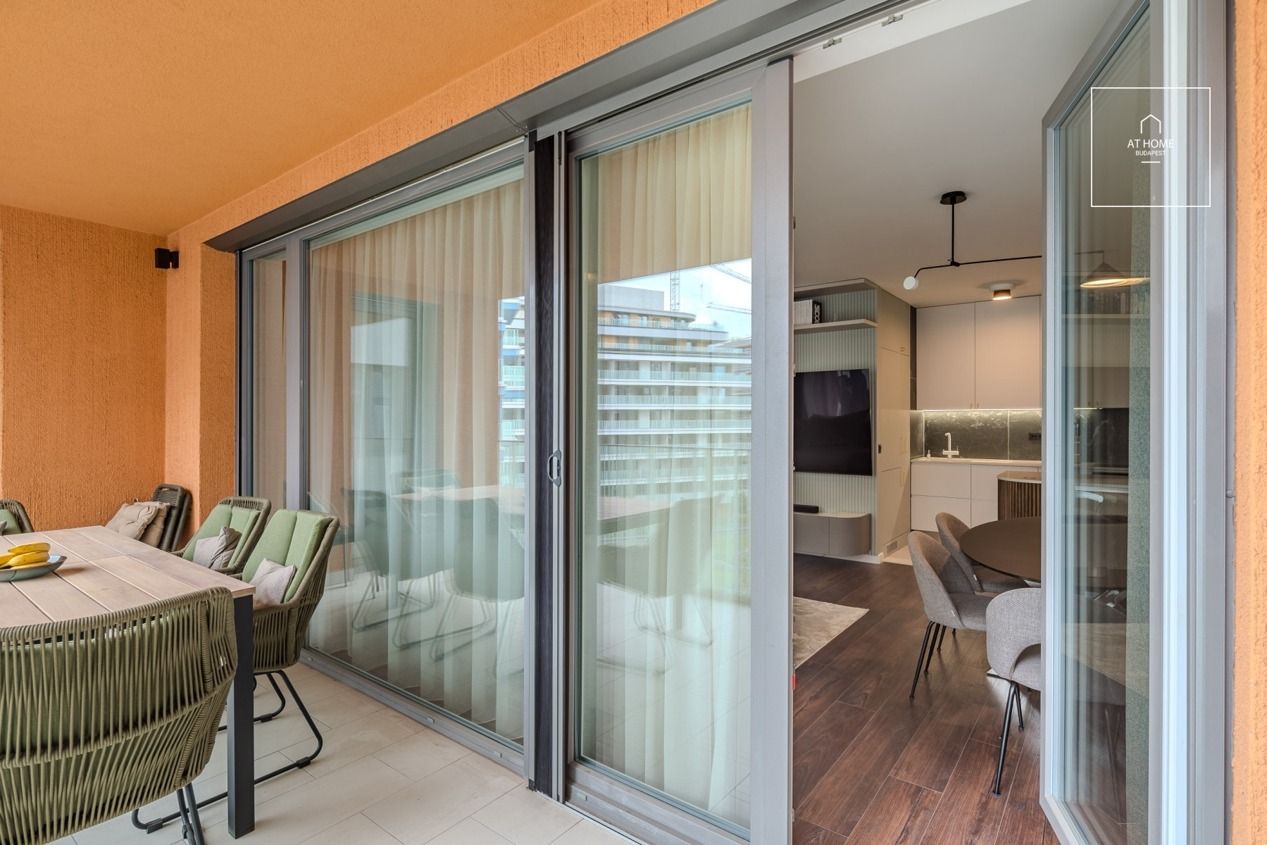 Newly built, three-bedroom, fully furnished apartment with a terrace in Marina Part