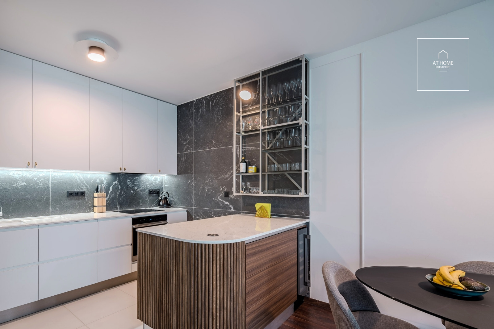 Newly built, three-bedroom, fully furnished apartment with a terrace in Marina Part