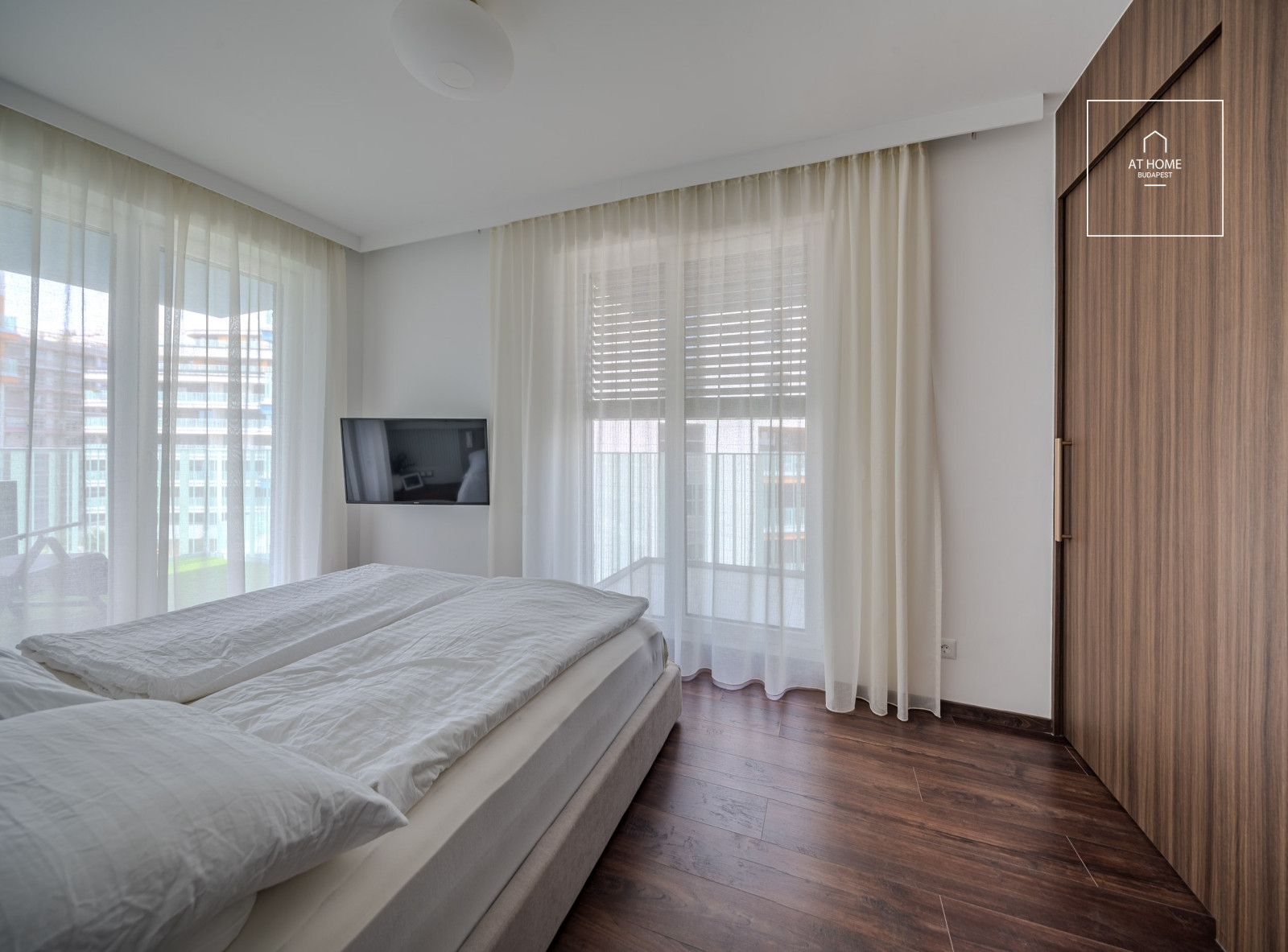 Newly built, three-bedroom, fully furnished apartment with a terrace in Marina Part