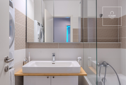 Newly built, three-bedroom, fully furnished apartment with a terrace in Marina Part