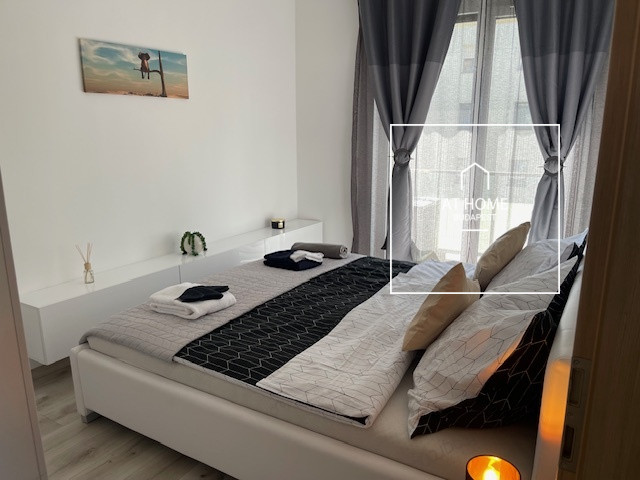 Sunlit, three-bedroom modern apartment in Marina Part