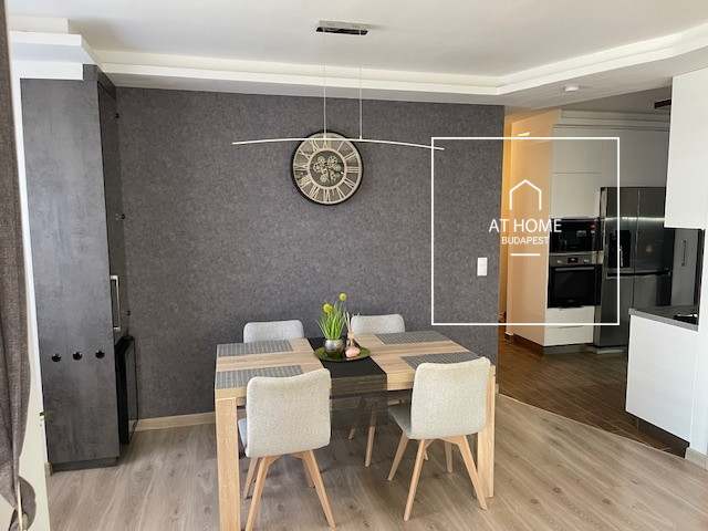 Napfényes, 3 hálószobás modern lakás a Marina Parton