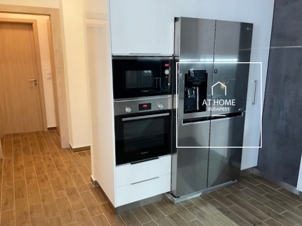 Napfényes, 3 hálószobás modern lakás a Marina Parton