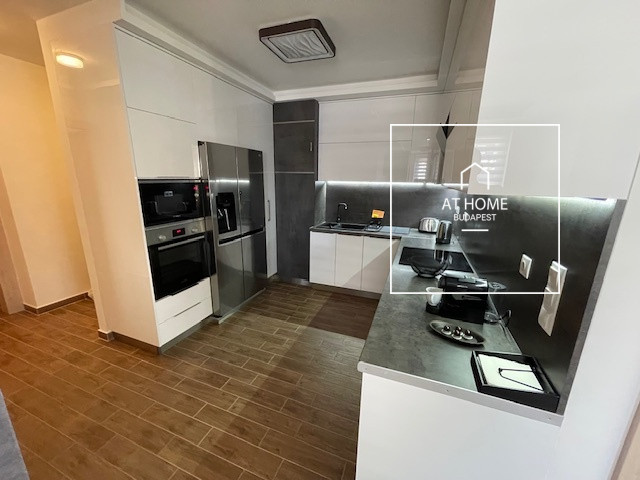 Napfényes, 3 hálószobás modern lakás a Marina Parton