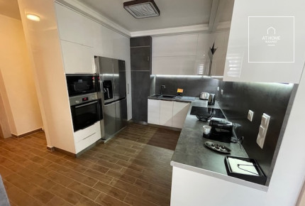 Sunlit, three-bedroom modern apartment in Marina Part