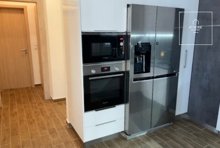 Sunlit, three-bedroom modern apartment in Marina Part