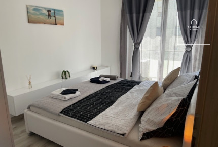 Sunlit, three-bedroom modern apartment in Marina Part