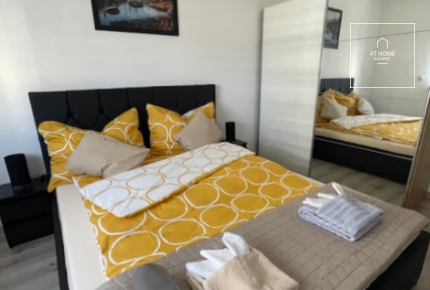 Sunlit, three-bedroom modern apartment in Marina Part