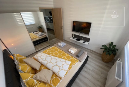 Sunlit, three-bedroom modern apartment in Marina Part
