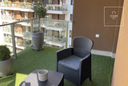 Sunlit, three-bedroom modern apartment in Marina Part