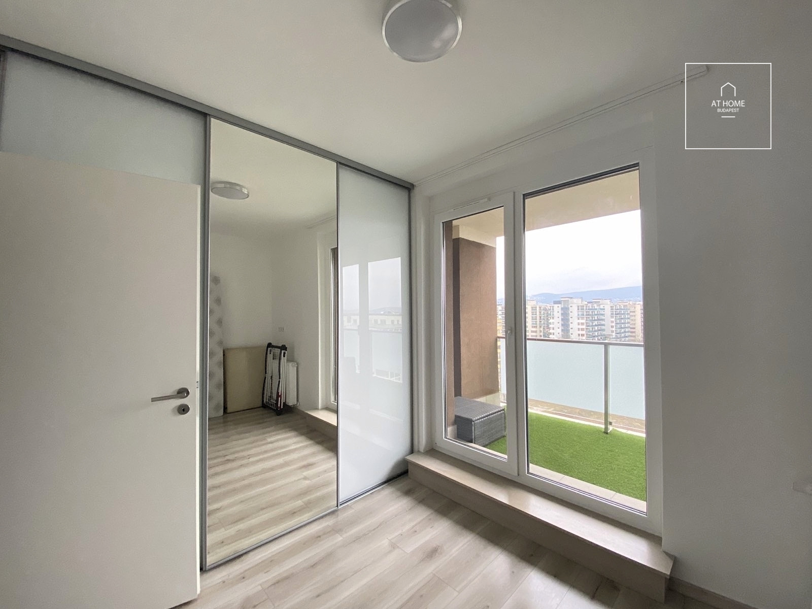 Örök panorámás újépítésű penthouse lakás a Marina Parton