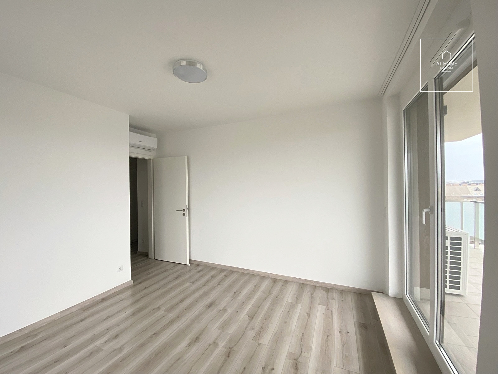 Örök panorámás újépítésű penthouse lakás a Marina Parton