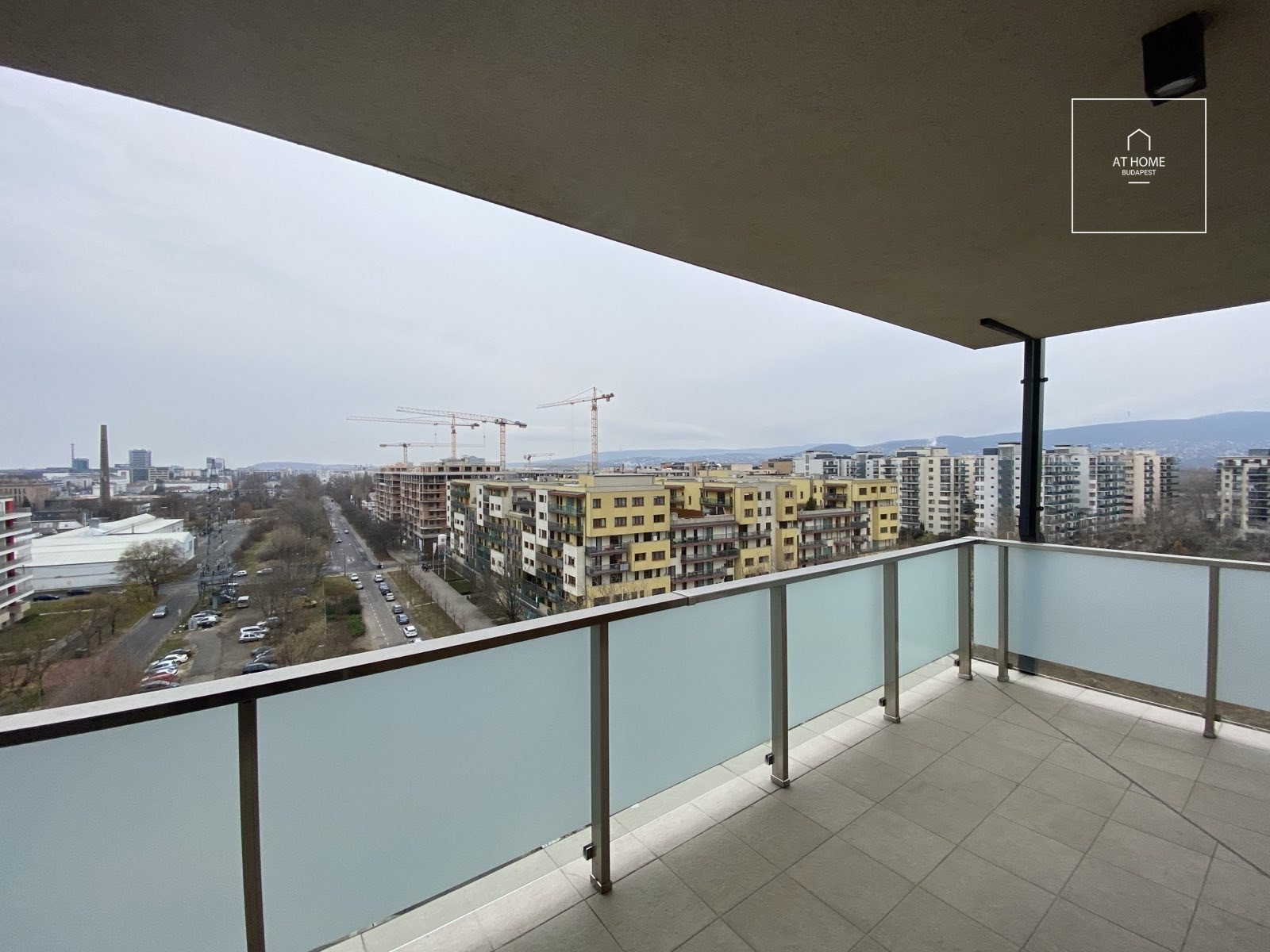 Örök panorámás újépítésű penthouse lakás a Marina Parton