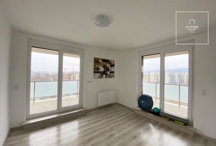 Örök panorámás újépítésű penthouse lakás a Marina Parton