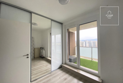 Örök panorámás újépítésű penthouse lakás a Marina Parton