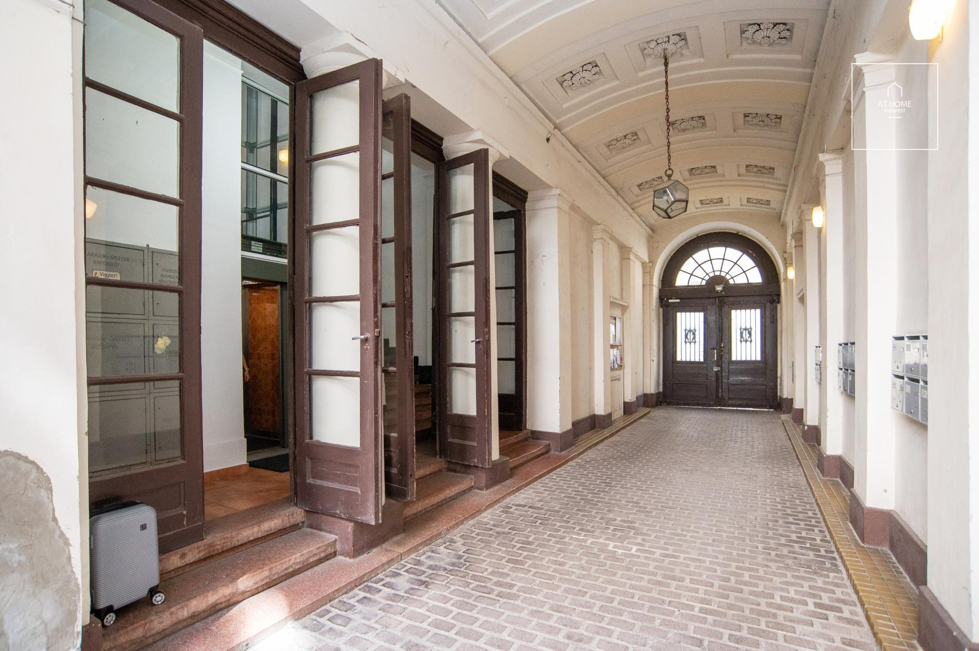 Charming 2 bedroom apartment next to Four Seasons hotel, Budapest V. district