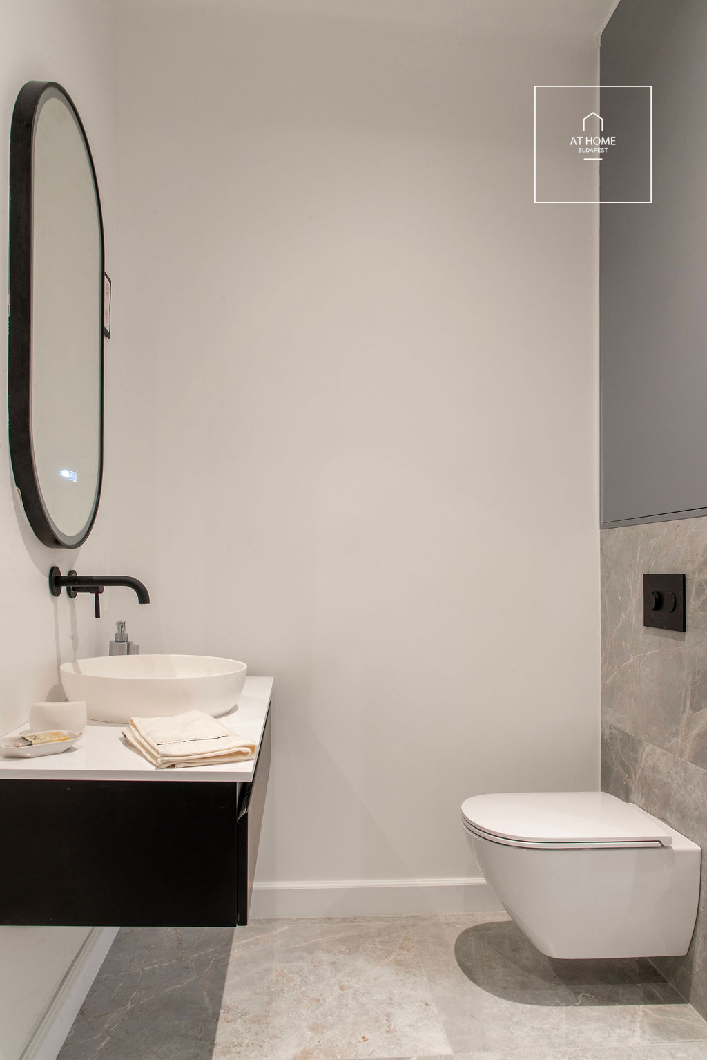 Exclusive Renovated 38 sqm One-Bedroom Apartment in District V, Lipótváros