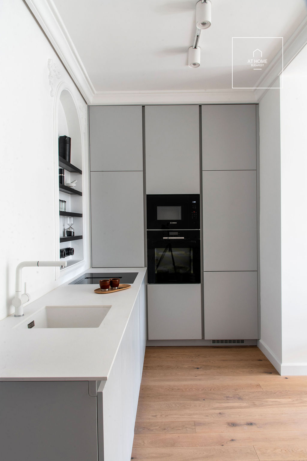 Exclusive Renovated 70 sqm One-Bedroom Apartment in District V, Lipótváros