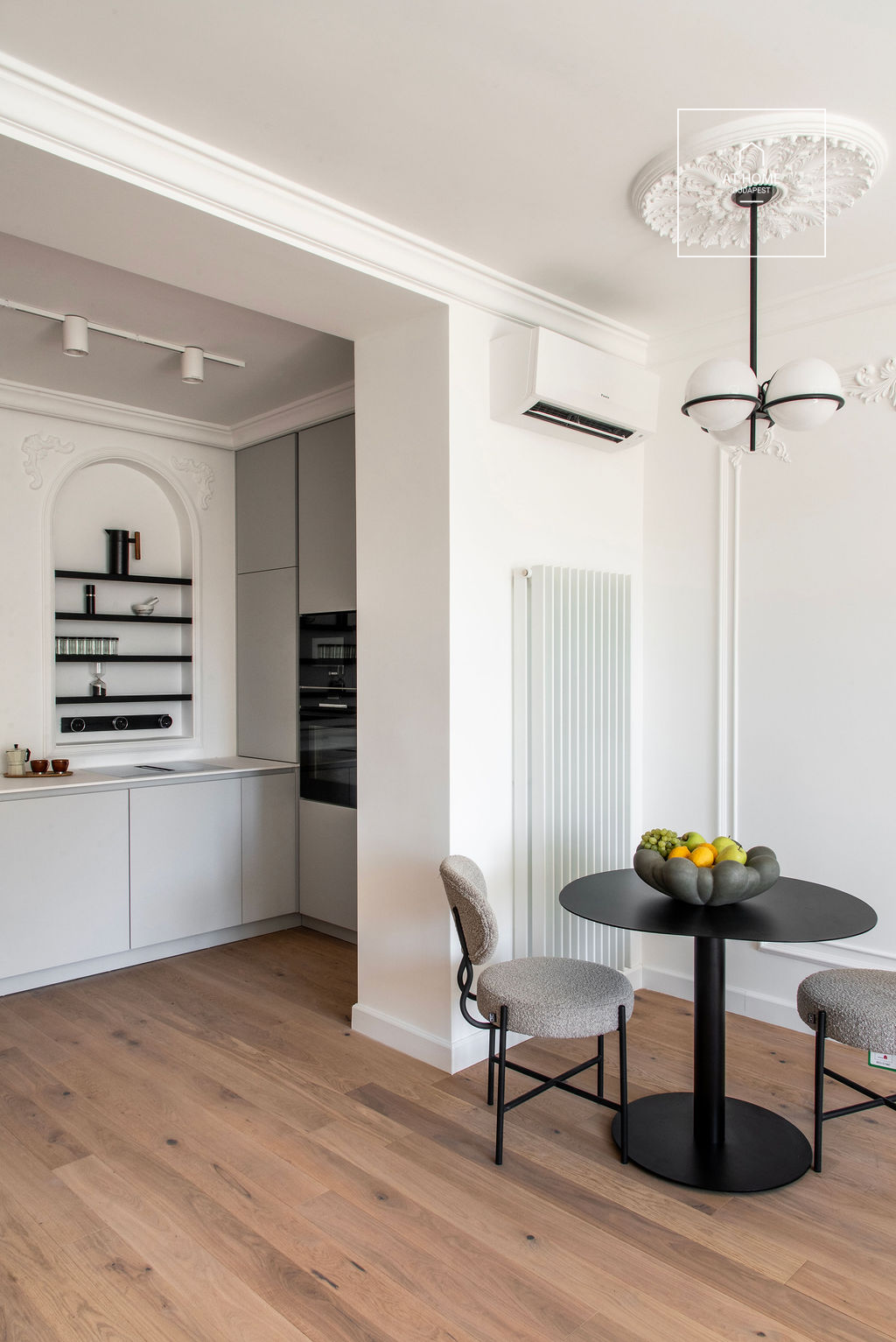 Exclusive Renovated 70 sqm One-Bedroom Apartment in District V, Lipótváros