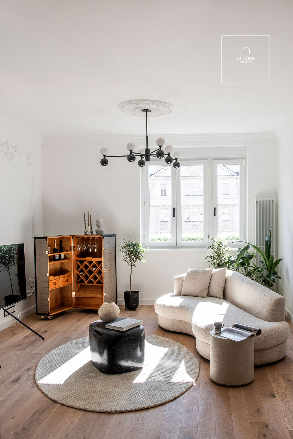 Exclusive Renovated 70 sqm One-Bedroom Apartment in District V, Lipótváros
