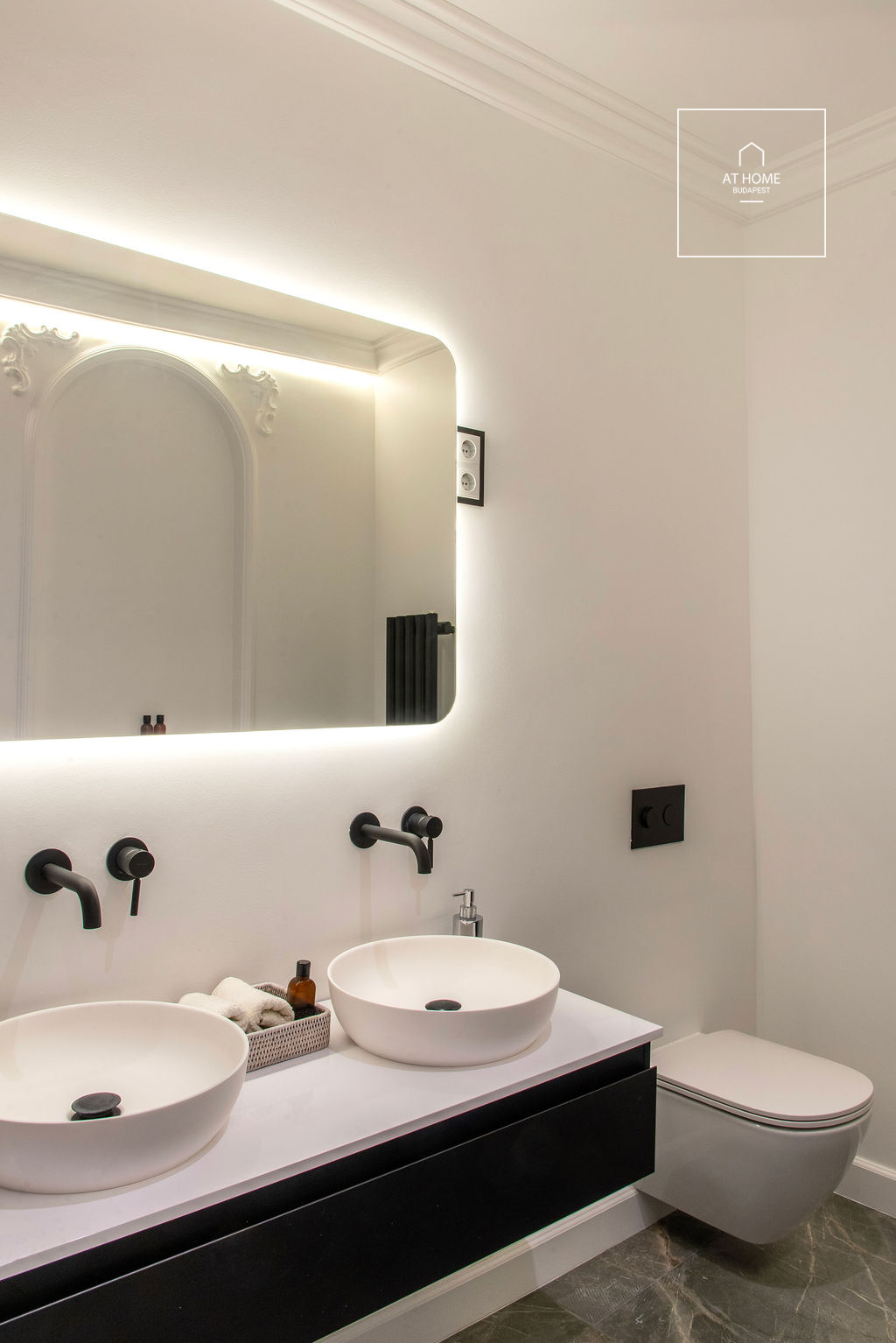 Exclusive Renovated 70 sqm One-Bedroom Apartment in District V, Lipótváros