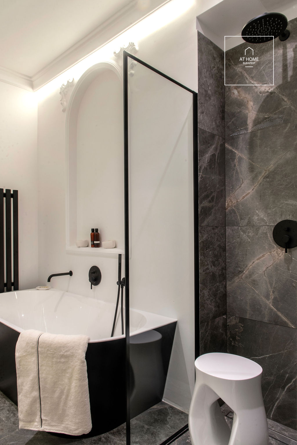 Exclusive Renovated 70 sqm One-Bedroom Apartment in District V, Lipótváros