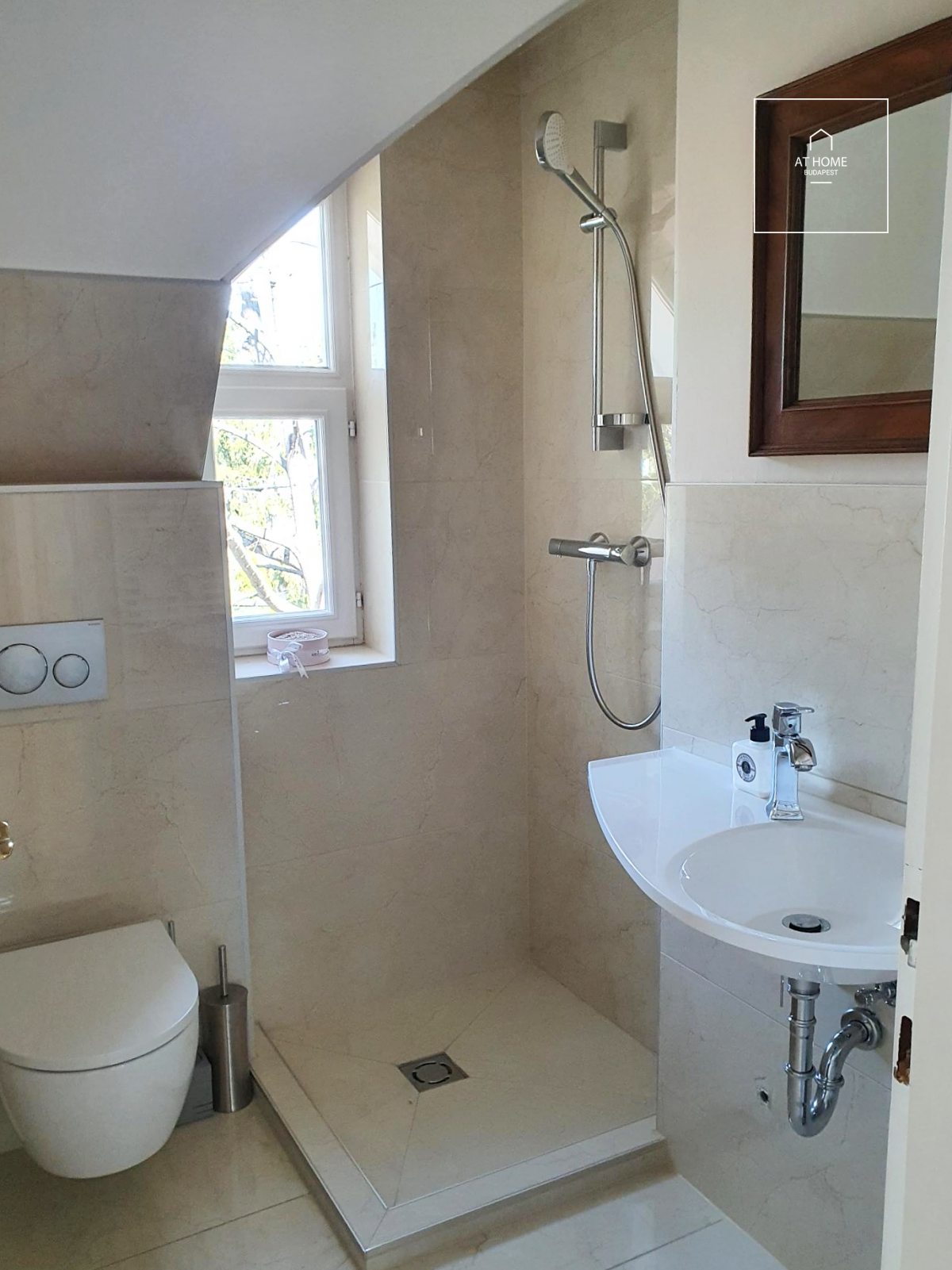 Renovated 152 sqm duplex apartment with a terrace in a private setting in District XII