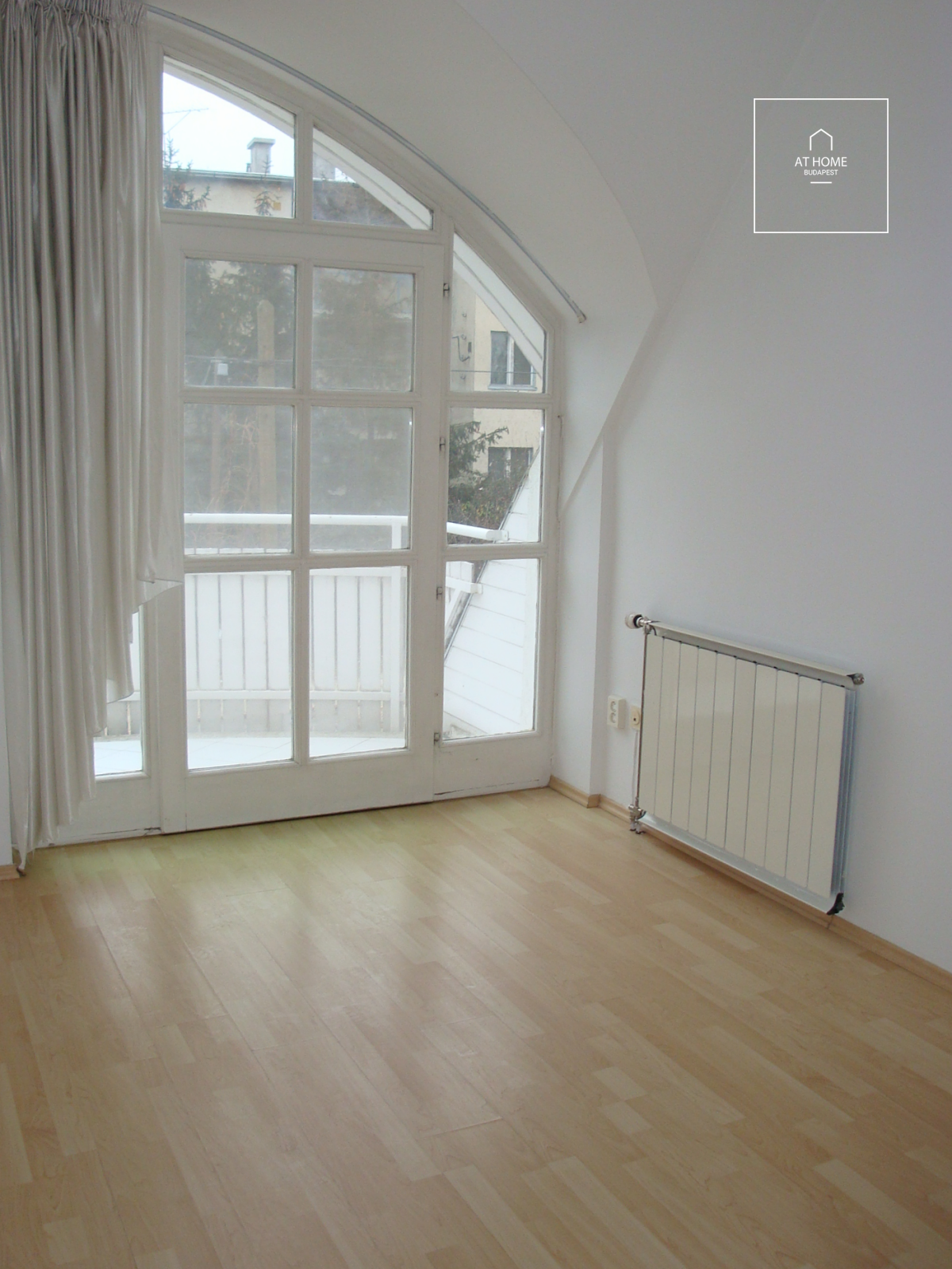 Renovated 152 sqm duplex apartment with a terrace in a private setting in District XII
