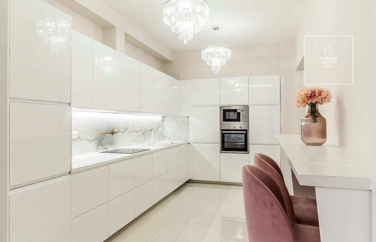 Newly furnished and renovated apartment in classical building in the Centre of Budapest