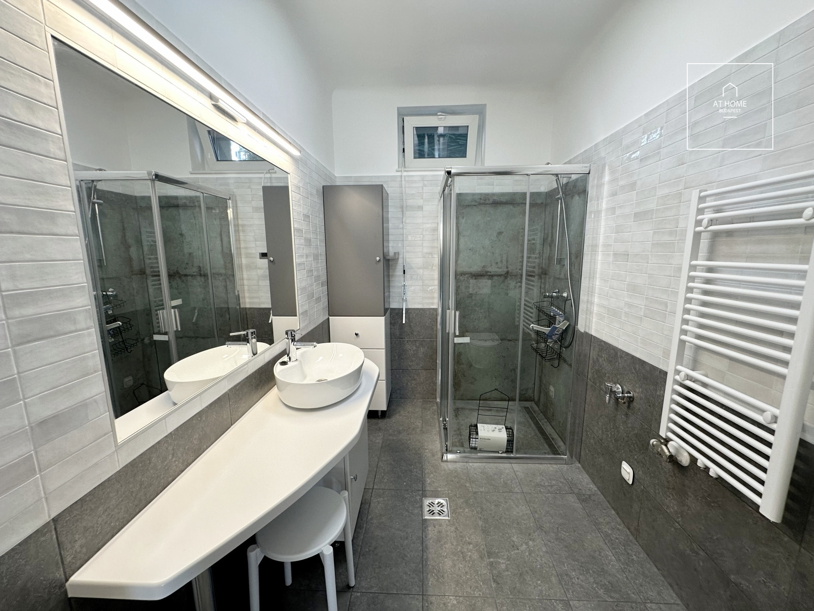 Newly renovated ground-floor apartment with garden access and a garage in District II