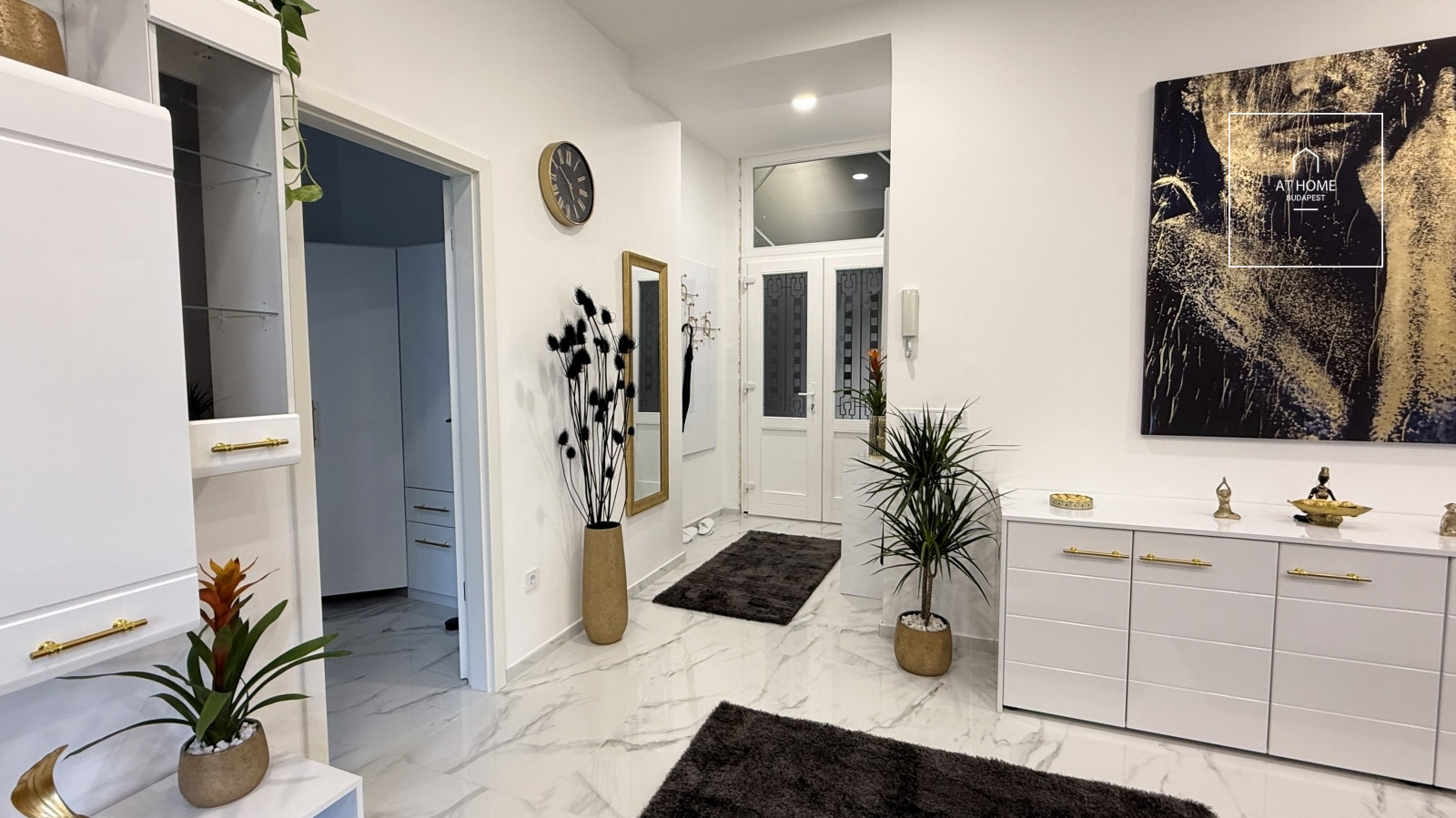 Renovated, fully equipped downtown apartment in District V