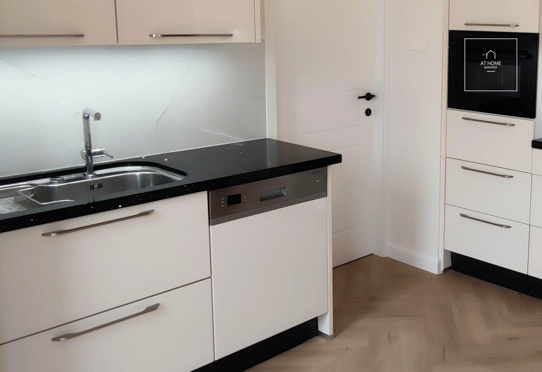 Panorámás, 2 hálószobás penthouse lakás télikerttel, prémium szolgáltatásokkal Újlipótvárosban