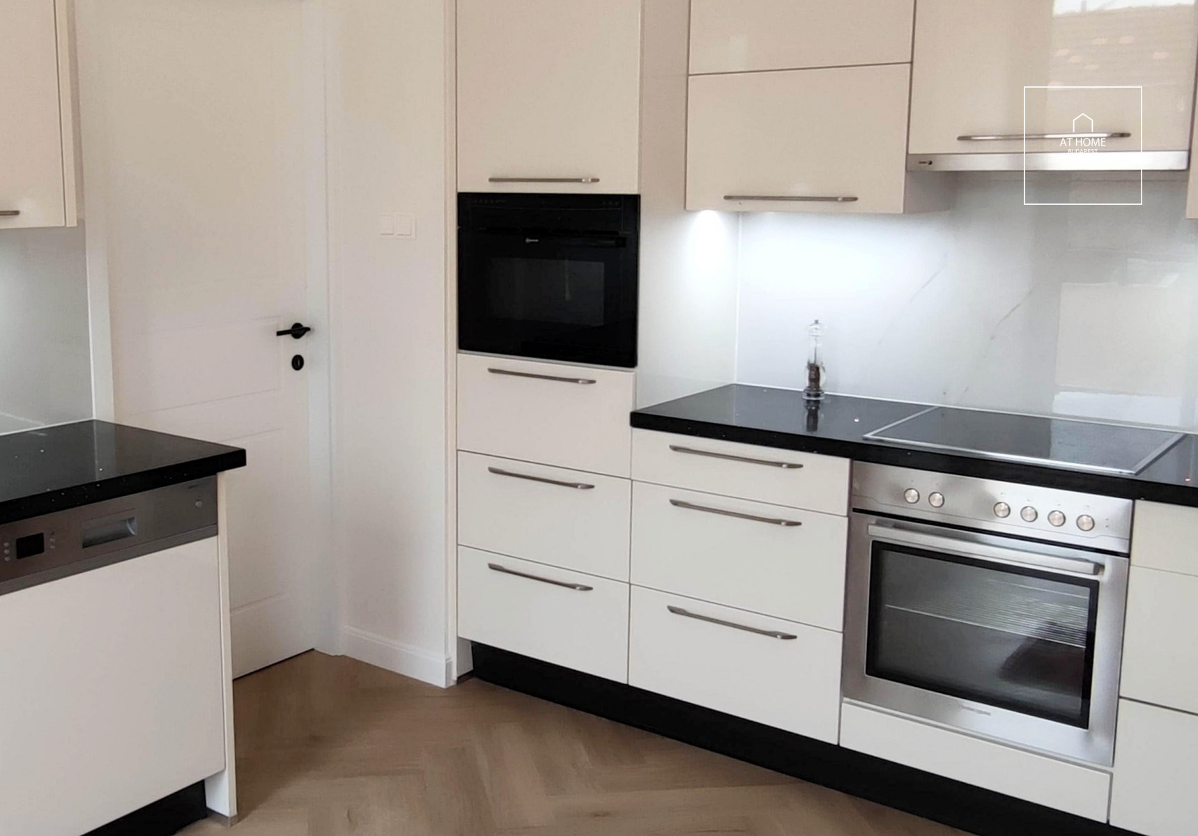 Panoramic two-bedroom penthouse with winter garden and concierge  services in District 13