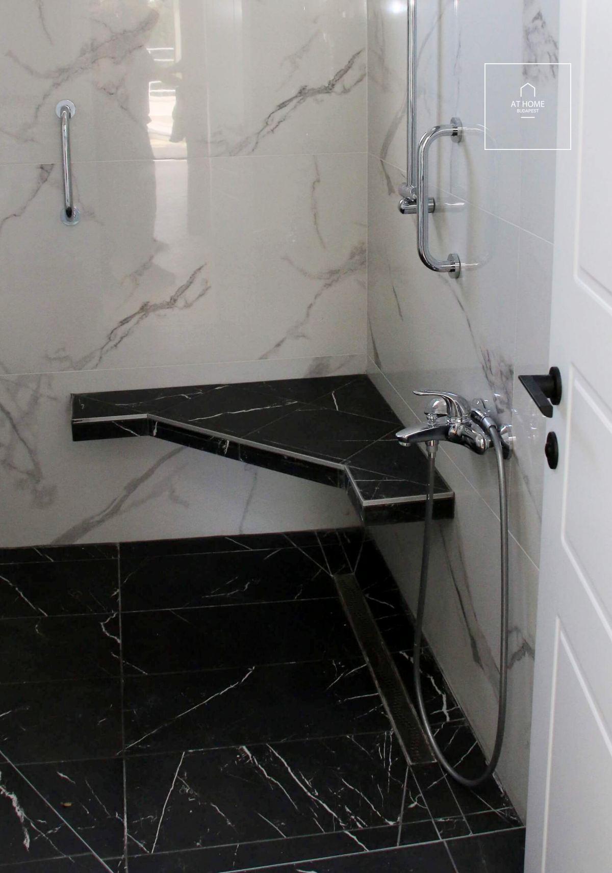 Panoramic two-bedroom penthouse with winter garden and concierge  services in District 13