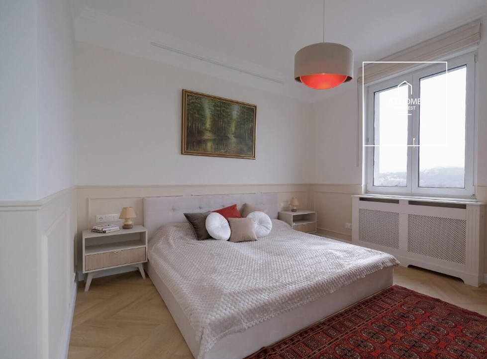 Panoramic two-bedroom penthouse with winter garden and concierge  services in District 13