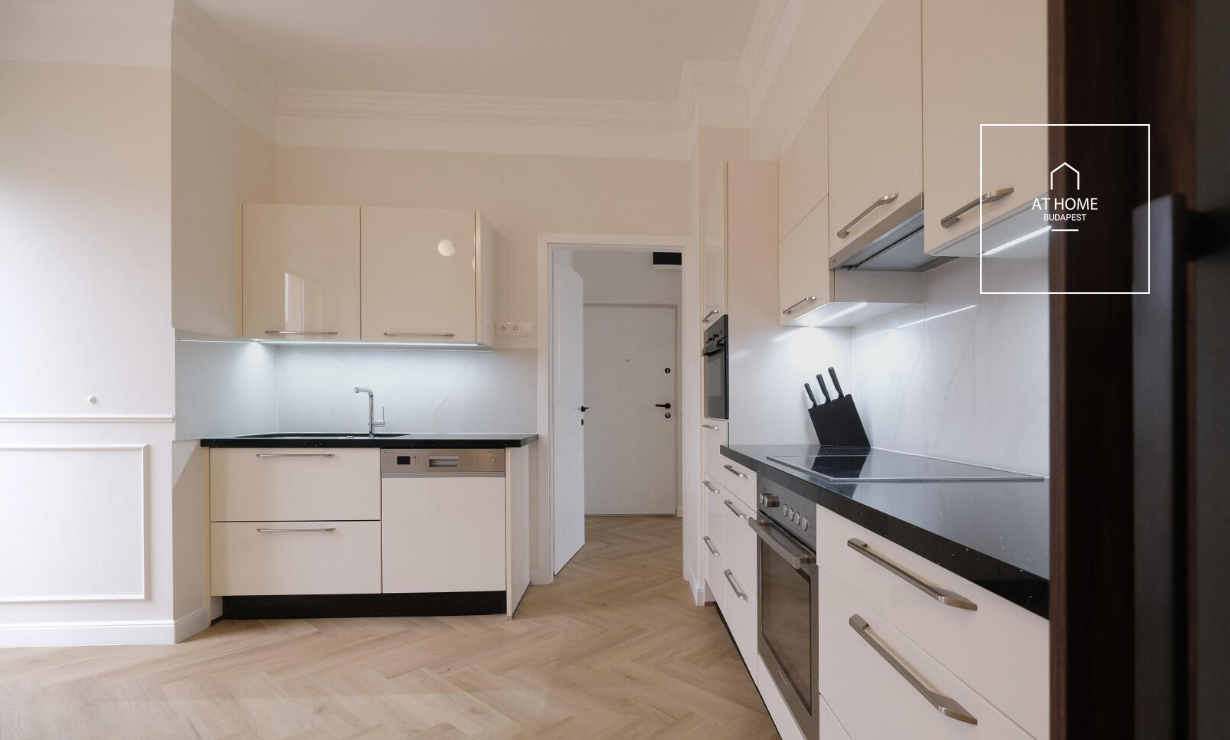 Panorámás, 2 hálószobás penthouse lakás télikerttel, prémium szolgáltatásokkal Újlipótvárosban