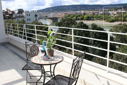 Panorámás, 2 hálószobás penthouse lakás télikerttel, prémium szolgáltatásokkal Újlipótvárosban