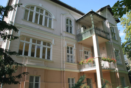 Penthouse apartment in a fully renovated villa building in the 2nd district, on Rózsadomb