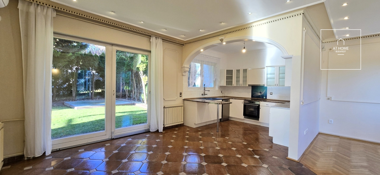 Renovated 210 sqm three-storey family home in one of the most sought-after areas of Rózsadomb